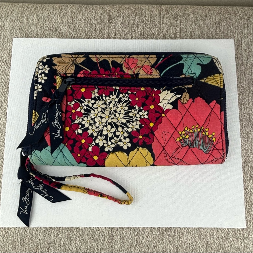 Vera Bradley blue poppy floral multi-coloured quilted wallet w/ wristlet